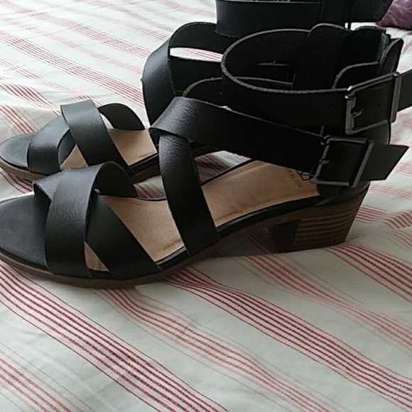 Shoes - Picture 2 of 4